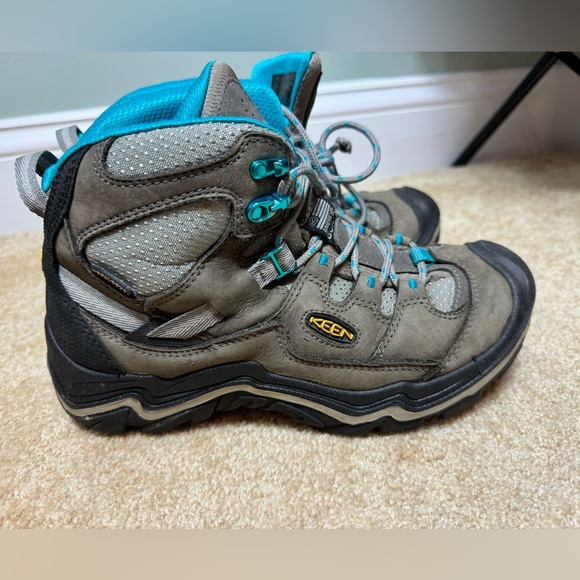 Keen Hiking Boots - Picture 6 of 8